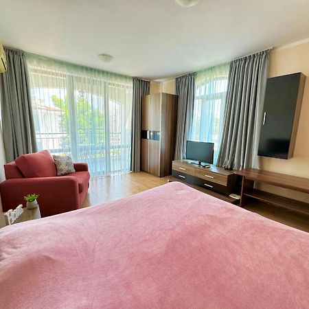 Dkapartments Chateau Valon Pantai Sunny Bagian luar foto