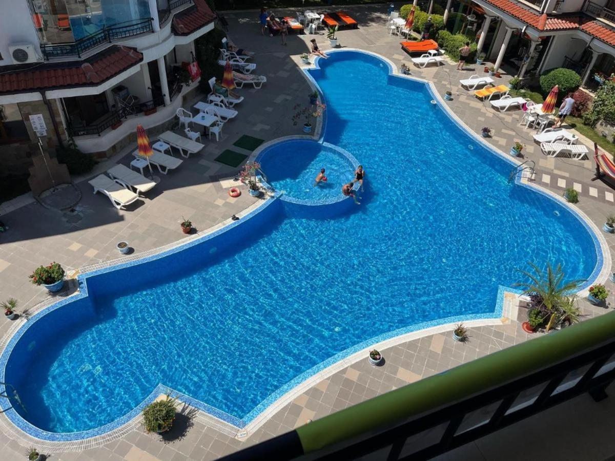 Dkapartments Chateau Valon Pantai Sunny Bagian luar foto