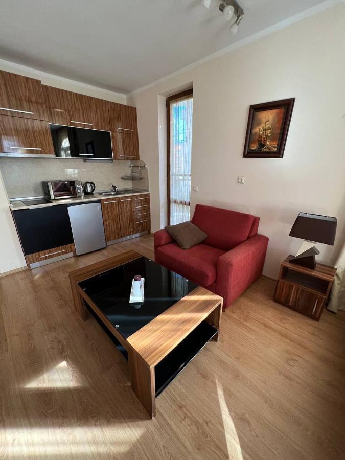 Dkapartments Chateau Valon Pantai Sunny Bagian luar foto