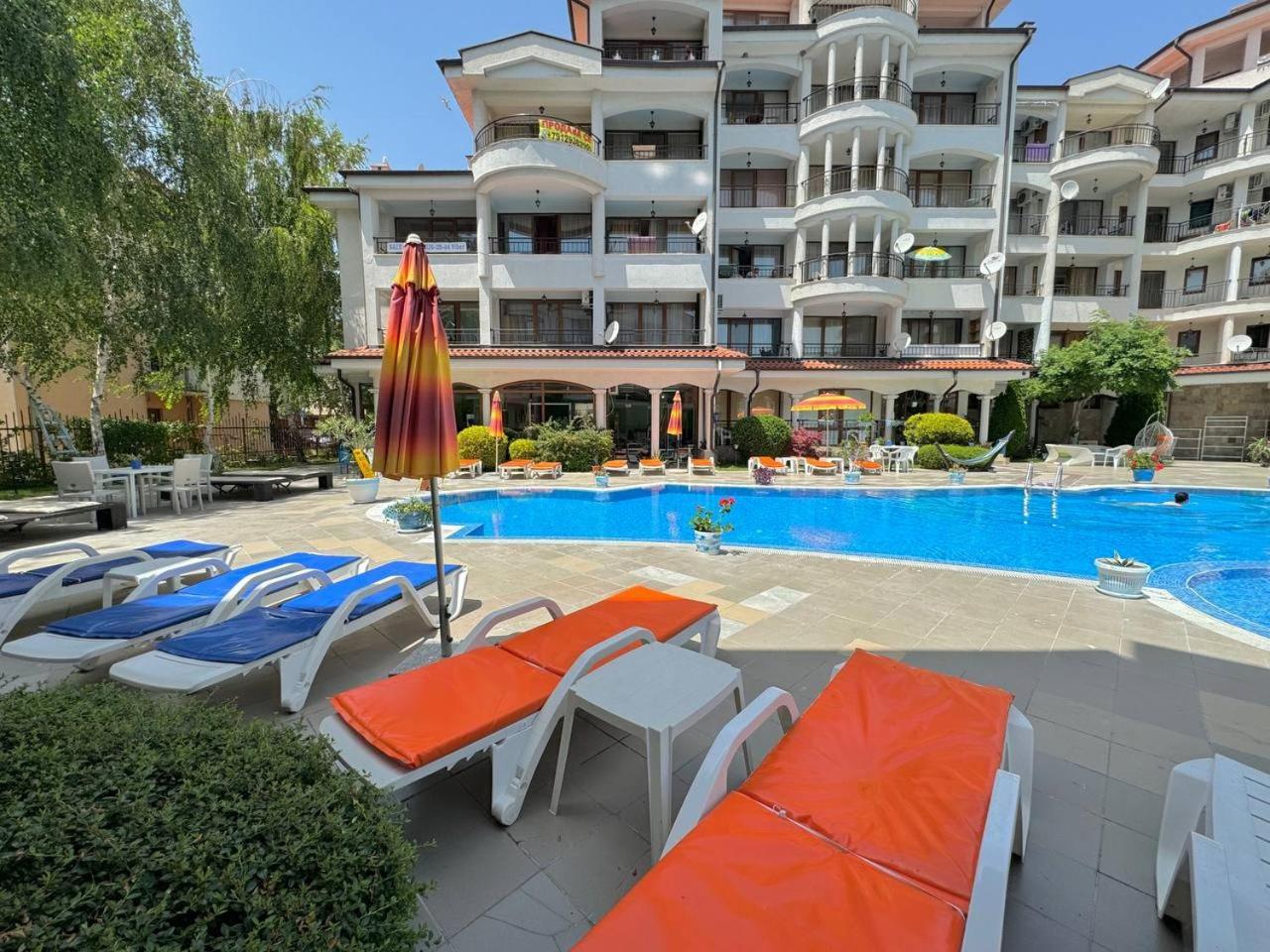 Dkapartments Chateau Valon Pantai Sunny Bagian luar foto