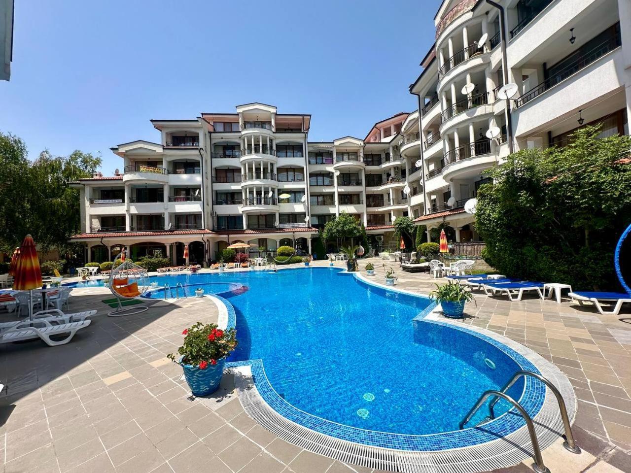 Dkapartments Chateau Valon Pantai Sunny Bagian luar foto