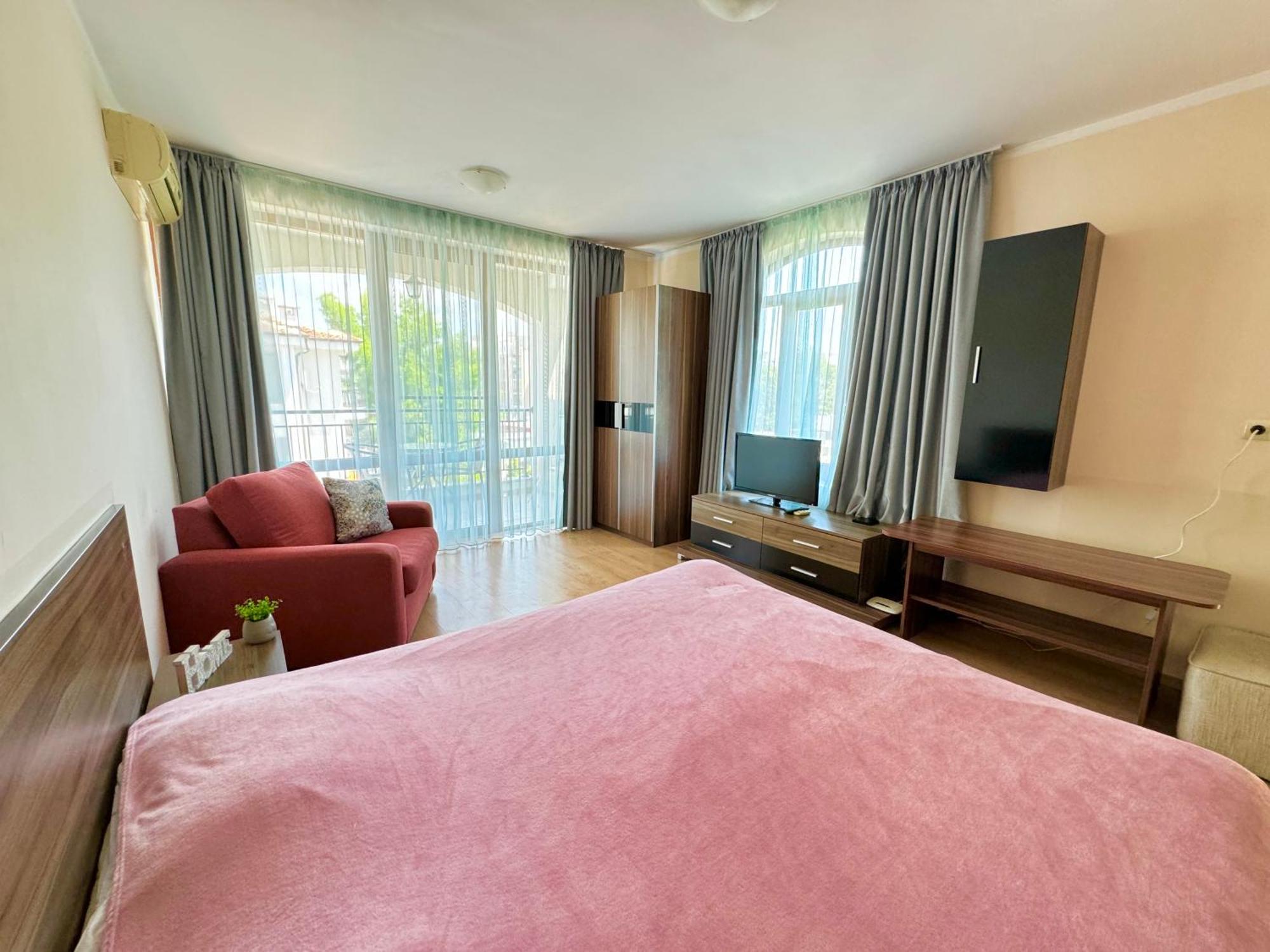 Dkapartments Chateau Valon Pantai Sunny Bagian luar foto