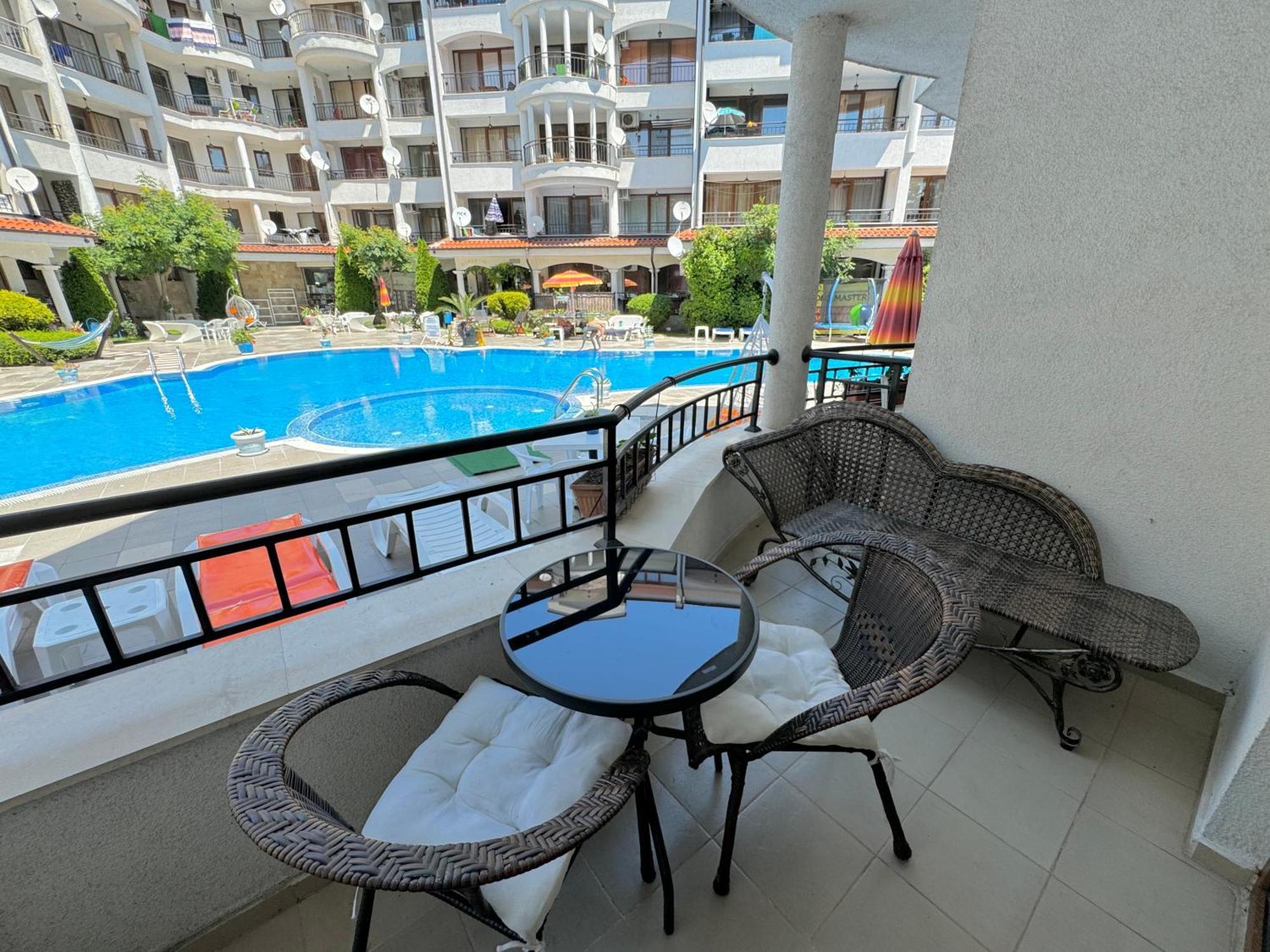 Dkapartments Chateau Valon Pantai Sunny Bagian luar foto