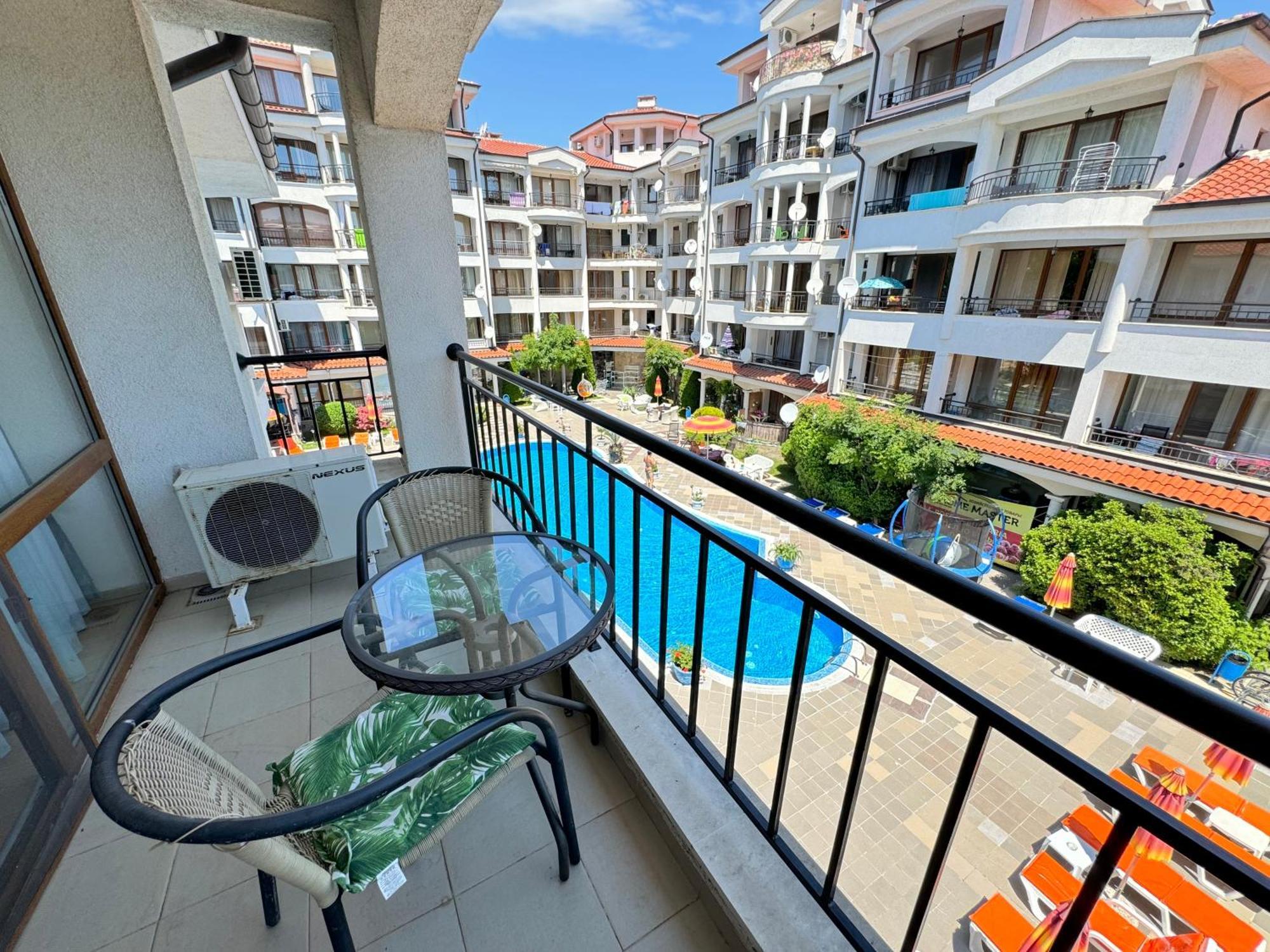 Dkapartments Chateau Valon Pantai Sunny Bagian luar foto