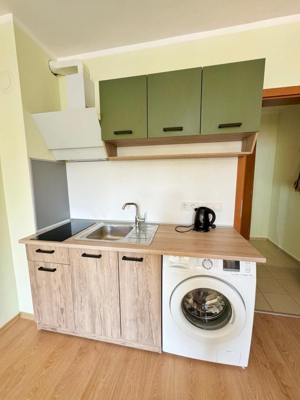 Dkapartments Chateau Valon Pantai Sunny Bagian luar foto